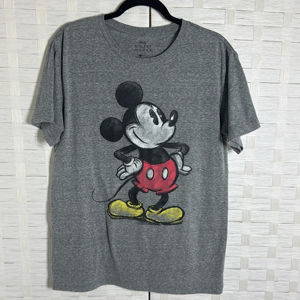 Disney Mickey Mouse Men’s Gray T-Shirt Size Medium 38/40